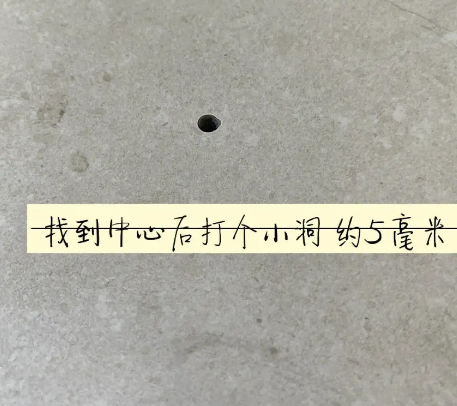 疏勒瓷砖空鼓维修公司专业解答在瓷砖铺贴过程中，如果砂料搅拌不均匀，将会带来以下问题