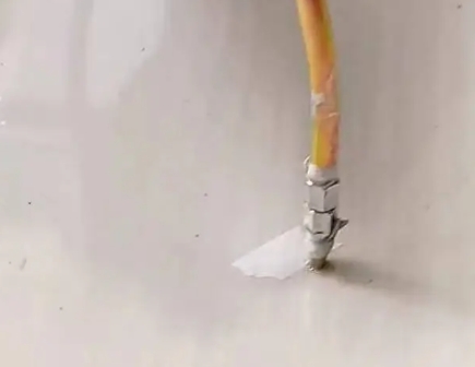 疏勒瓷砖空鼓维修公司专业解答在瓷砖铺贴过程中，如果使用的砂料过粗（如全部使用了粗砂），可能会导致以下问题