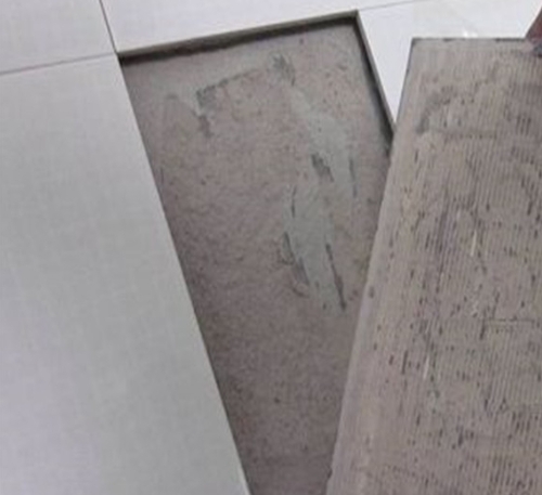 疏勒瓷砖空鼓维修公司分享瓷砖铺贴时如果打浆（即涂抹在瓷砖背面和基层上的砂浆或瓷砖胶）过少，会带来以下问题